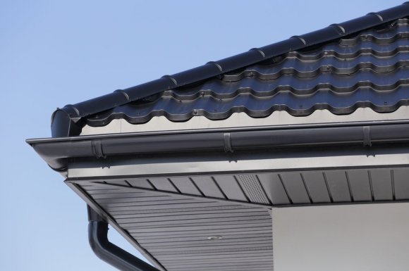 Installation de toiture traditionnelle avec pose de gouttières en zinc - Arnac-Pompadour - ENT. PEYRAMAURE et Fils